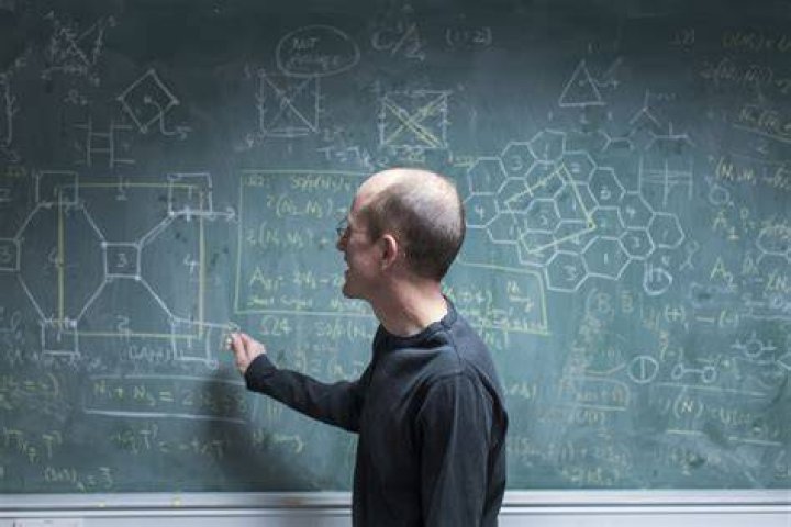 Using mathematics in theoretical physics